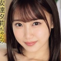 安達夕莉の顔